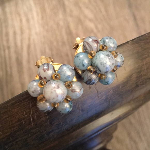 Vintage Beaded Clip Earrings Flower Shape - Picture 2 of 8